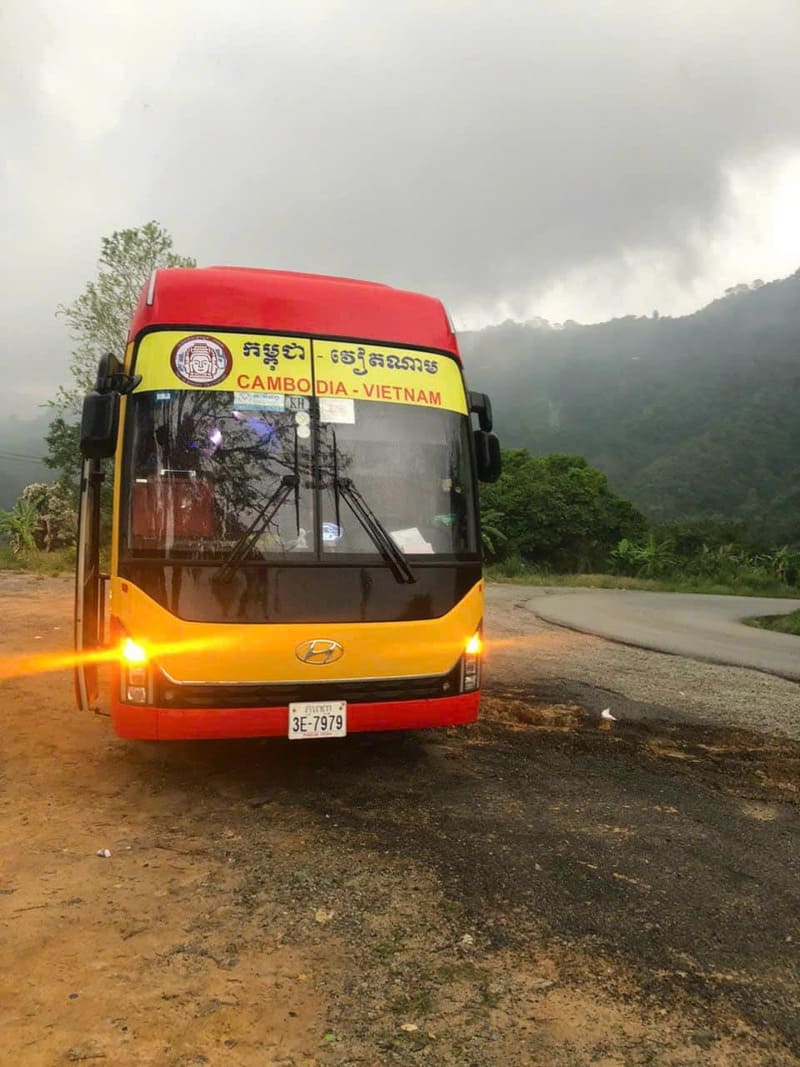 Nhà xe Tân Vạn Thuận 2 tuyến Campuchia đi Trà Vinh Sóc Trăng