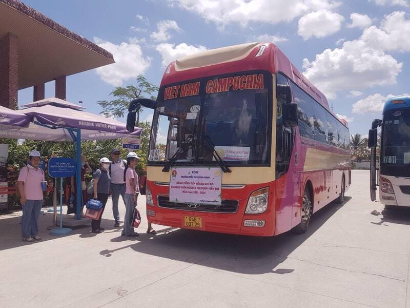 Nhà xe Tân Vạn Thuận 2 tuyến Campuchia đi Trà Vinh Sóc Trăng