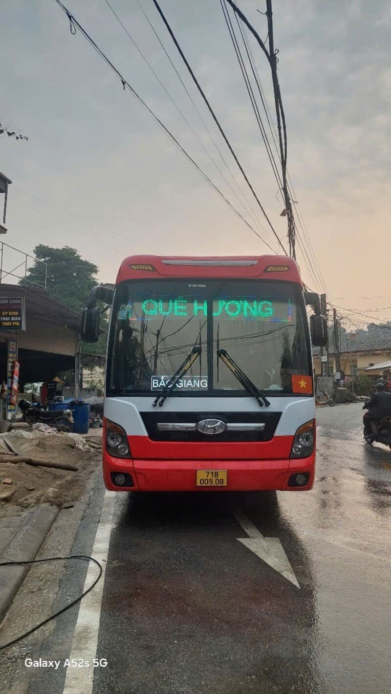 Nhà xe Quê Hương Thác Bà Mỹ Đình Nội Bài Hà Nội chạy cao tốc